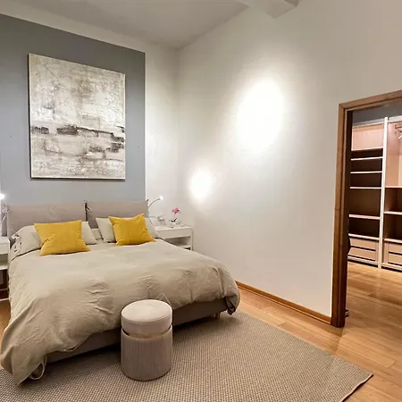 Apt Aldobrandini Lux-2